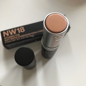 M.A.C. STUDIO FIX soft matte foundation stick NW18